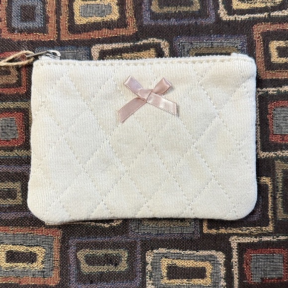 Lot/3 Brandy Melville Zip Pouches and Scrunchie NEW - Picture 2 of 9